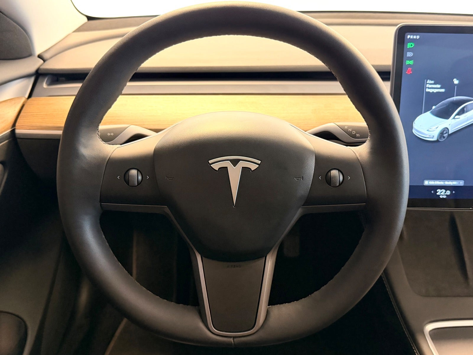 Hvid Tesla Model 3 fra 2021