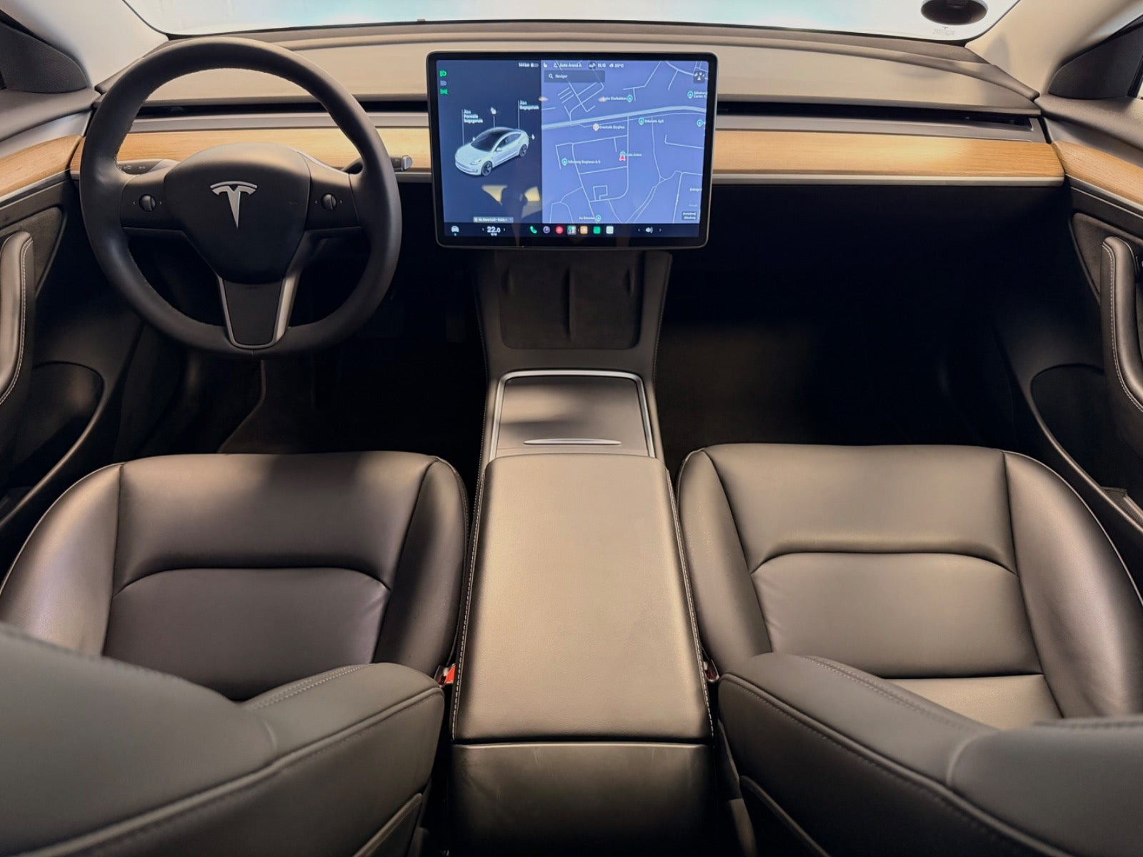 Hvid Tesla Model 3 fra 2021