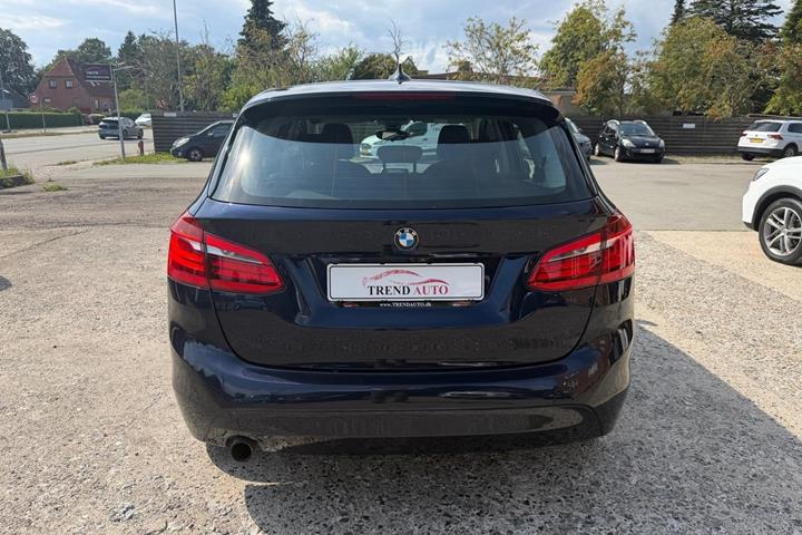 Blå BMW 225xe fra 2018