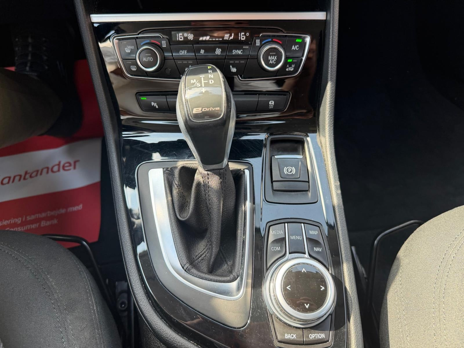 Blå BMW 225xe fra 2018