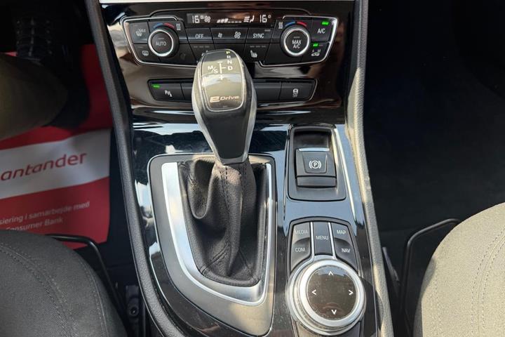 Blå BMW 225xe fra 2018