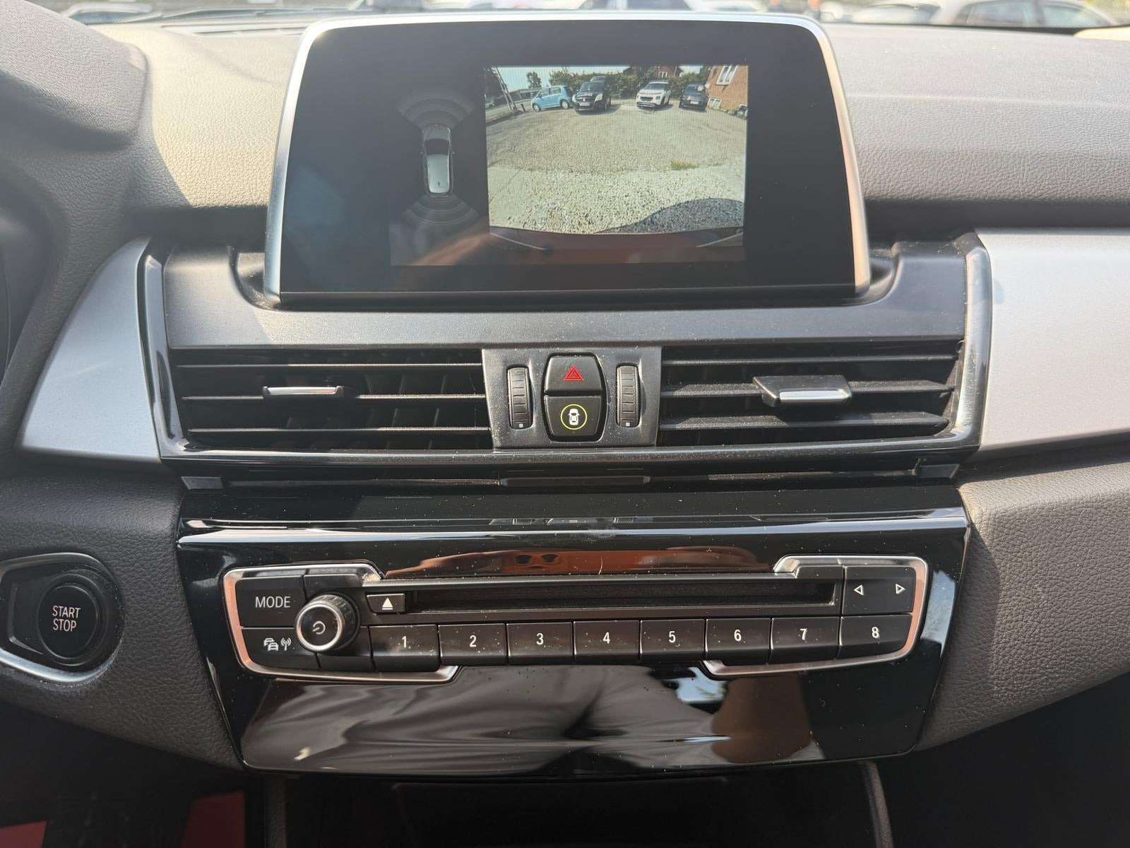 Blå BMW 225xe fra 2018