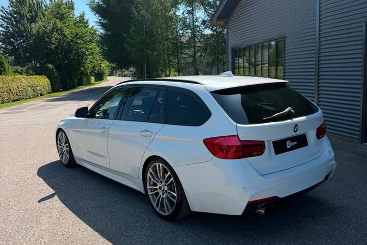 Sort BMW 330d fra 2013