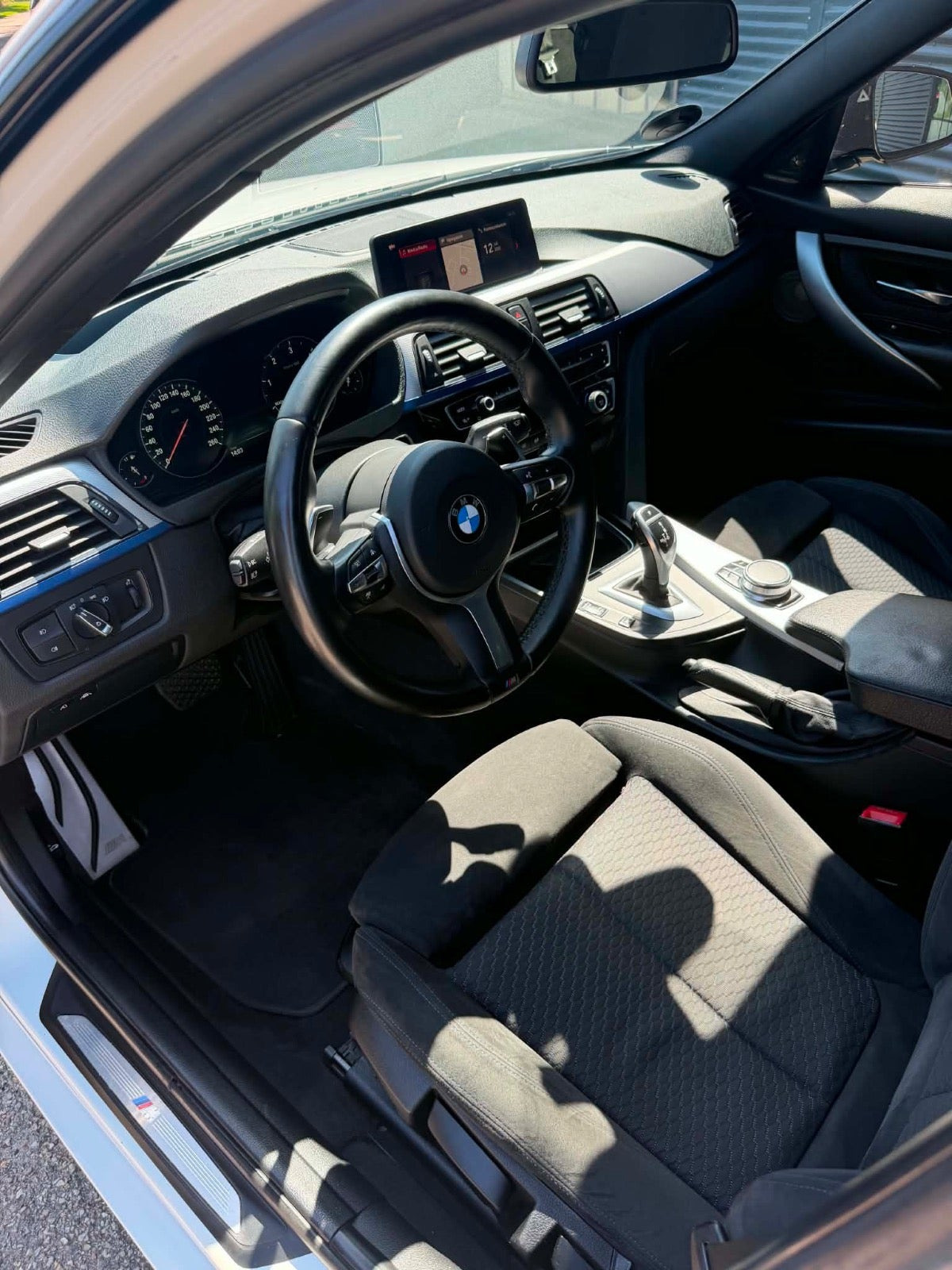 Sort BMW 330d fra 2013