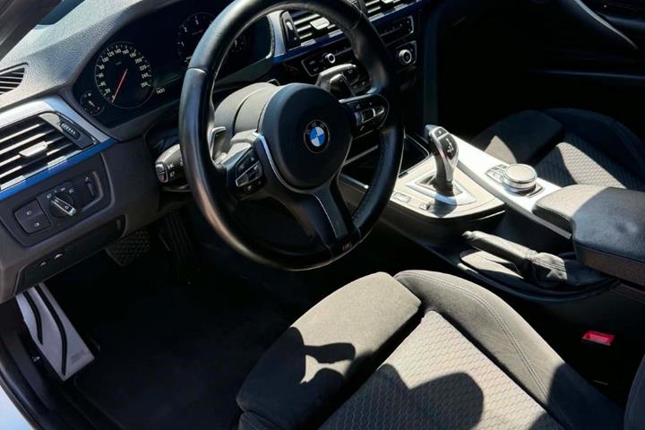 Sort BMW 330d fra 2013