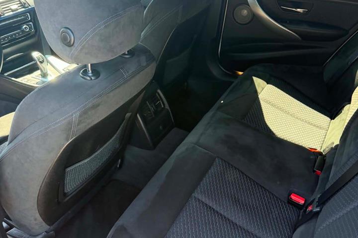 Sort BMW 330d fra 2013