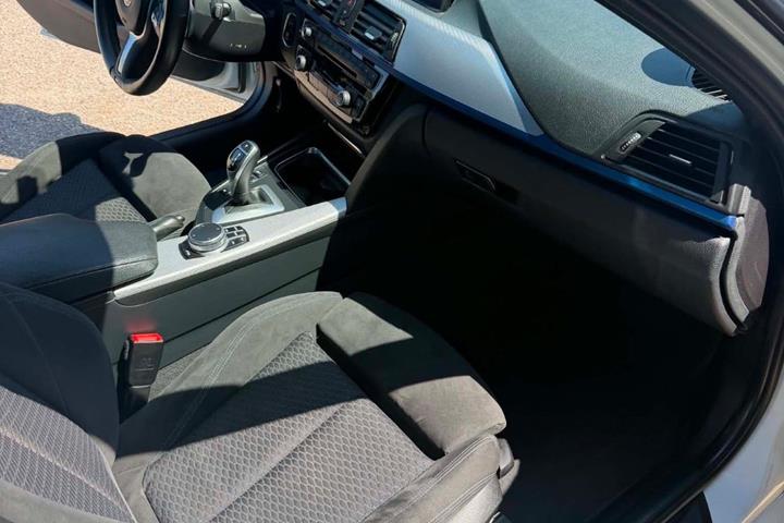 Sort BMW 330d fra 2013