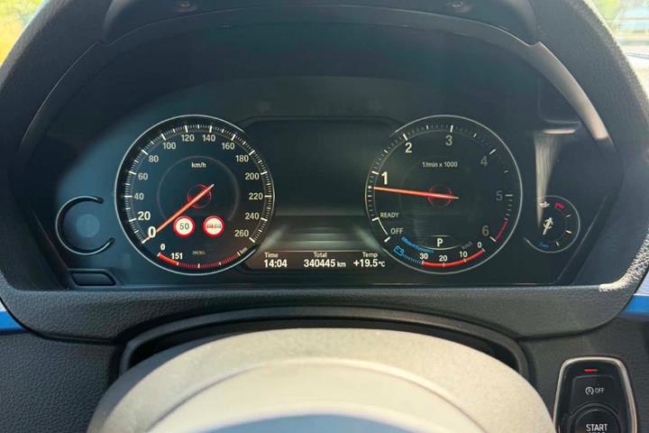 Sort BMW 330d fra 2013