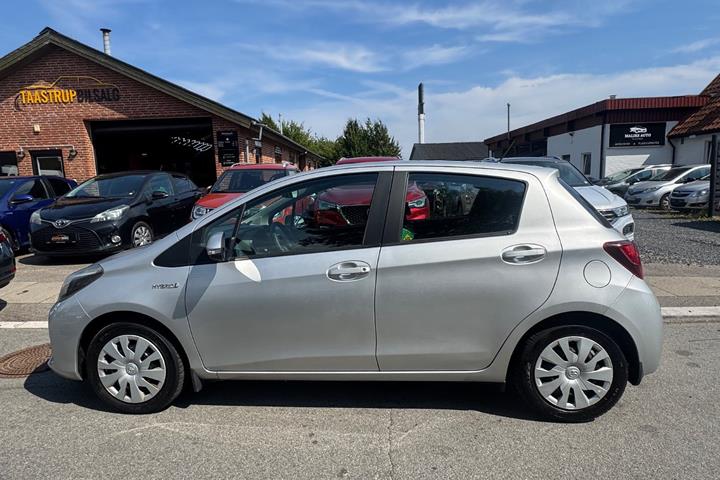 undefined Toyota Yaris fra 2015