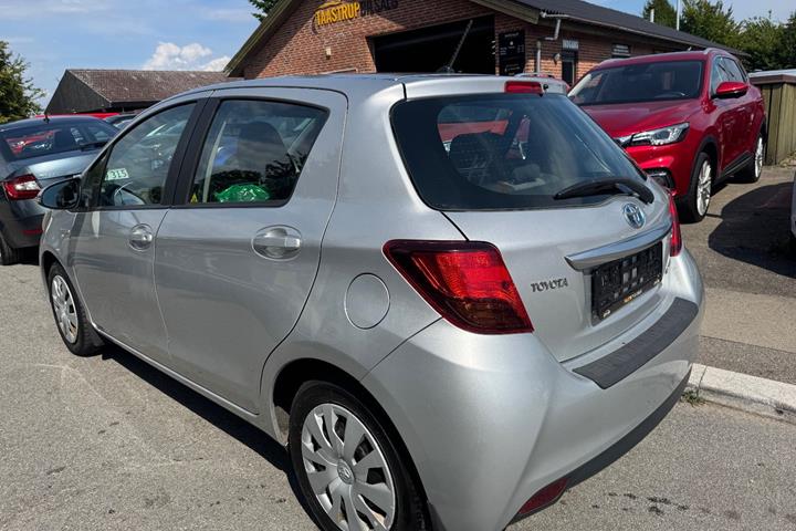 undefined Toyota Yaris fra 2015