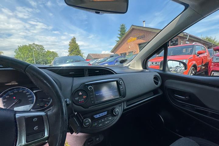 undefined Toyota Yaris fra 2015