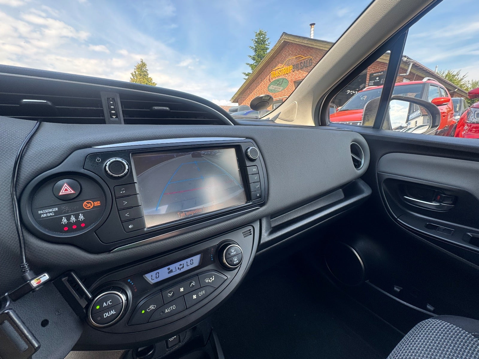 undefined Toyota Yaris fra 2015
