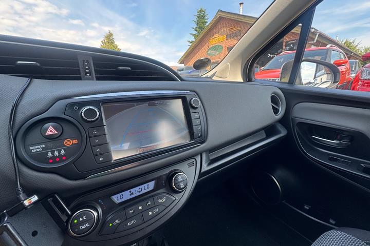 undefined Toyota Yaris fra 2015