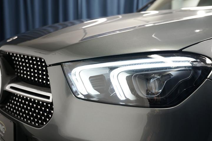 Grå Mercedes GLE350 de fra 2022