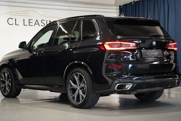 Sort BMW X5 fra 2020