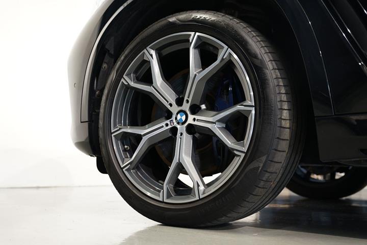 Sort BMW X5 fra 2020