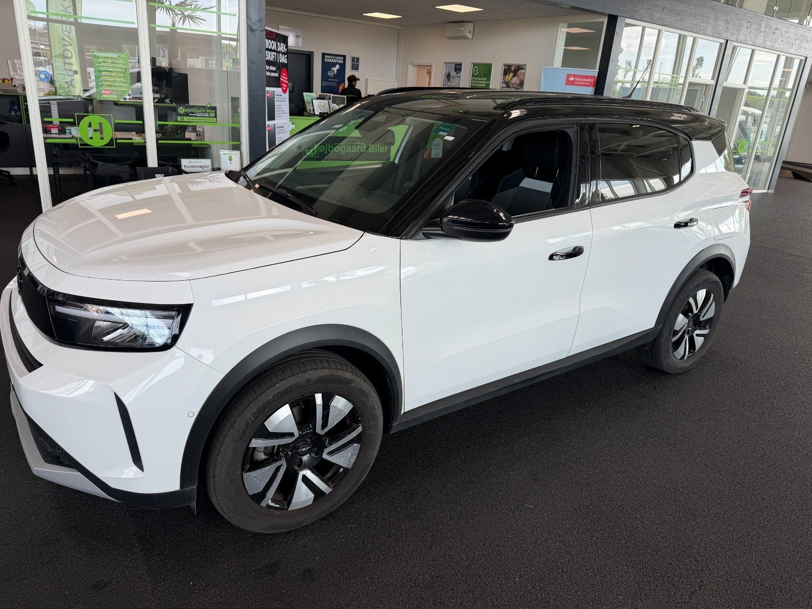 Hvid Opel Frontera fra 2025