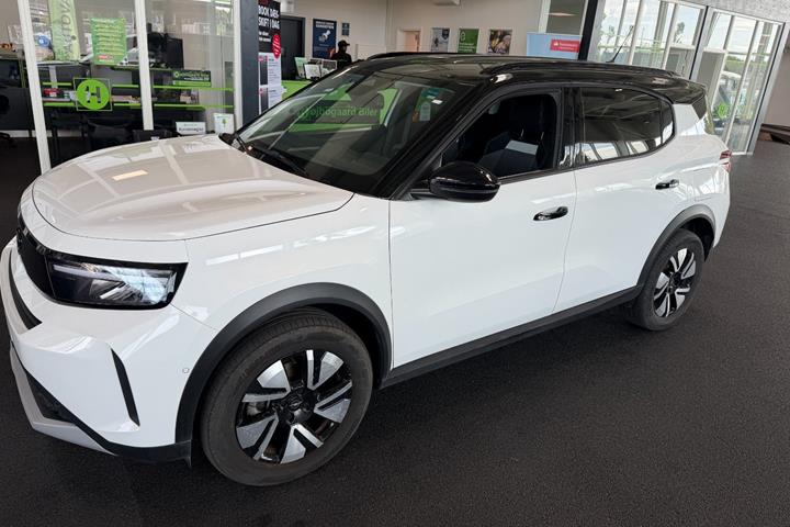 Hvid Opel Frontera fra 2025
