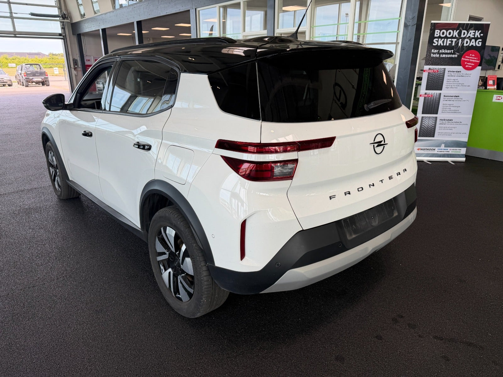 Hvid Opel Frontera fra 2025