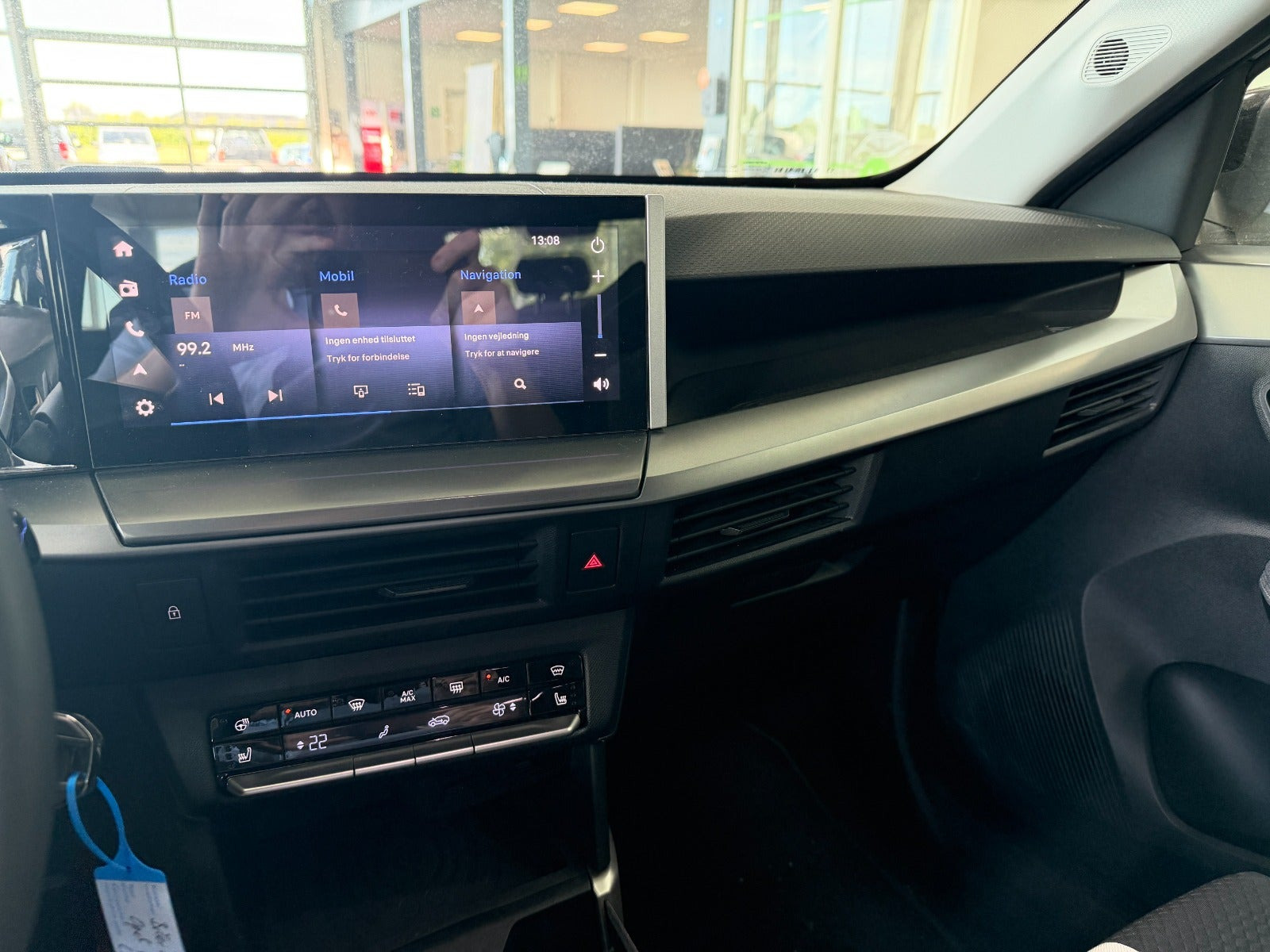 Hvid Opel Frontera fra 2025