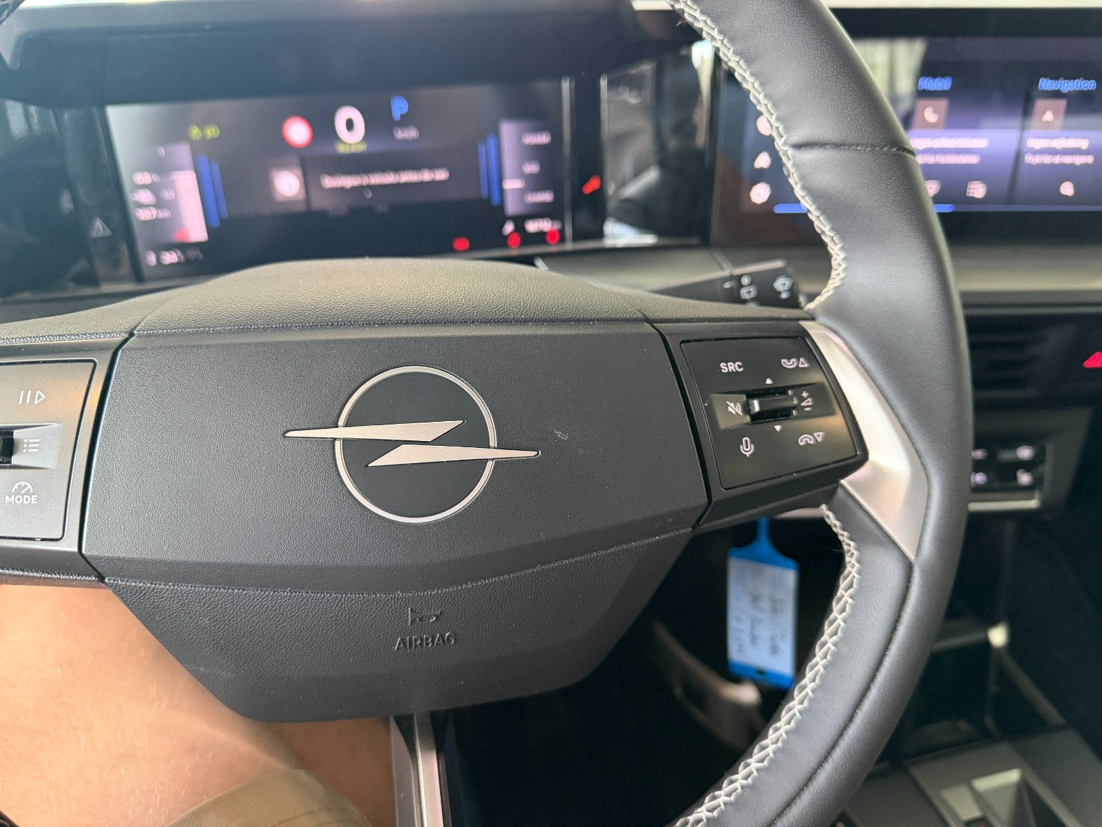 Hvid Opel Frontera fra 2025