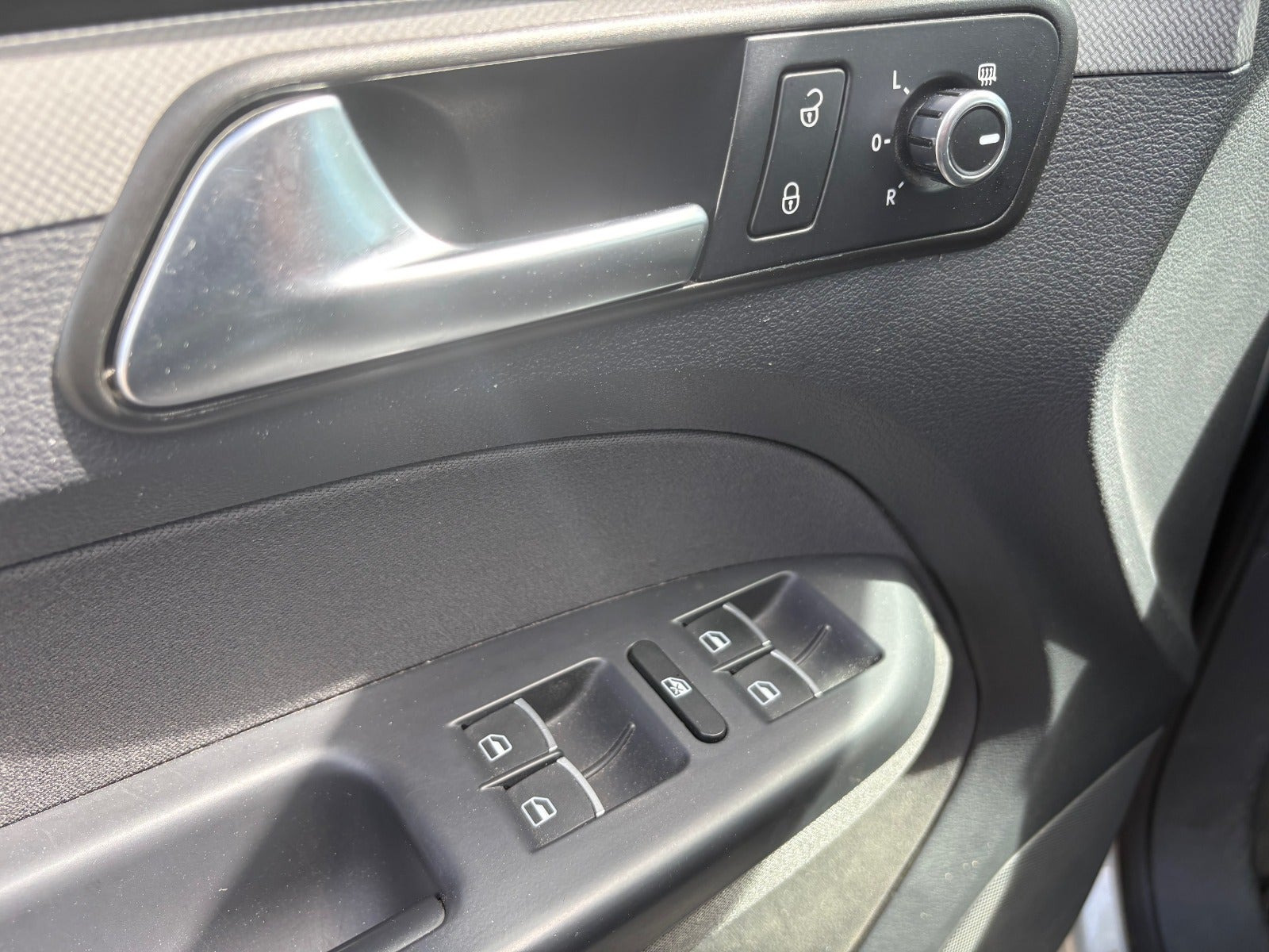 Gul VW Touran fra 2014