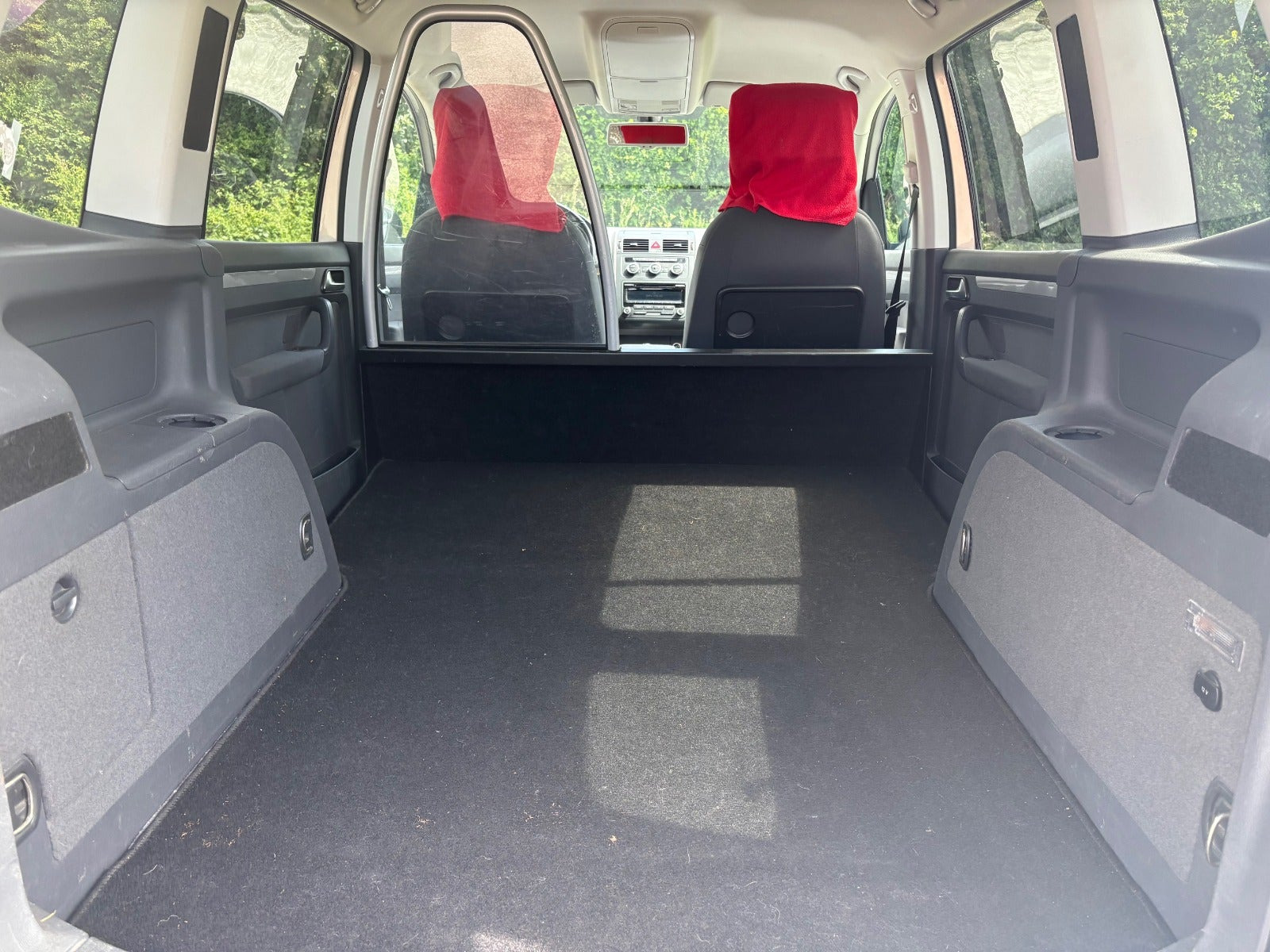 Gul VW Touran fra 2014