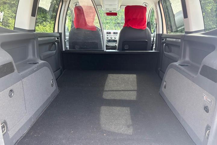 Gul VW Touran fra 2014