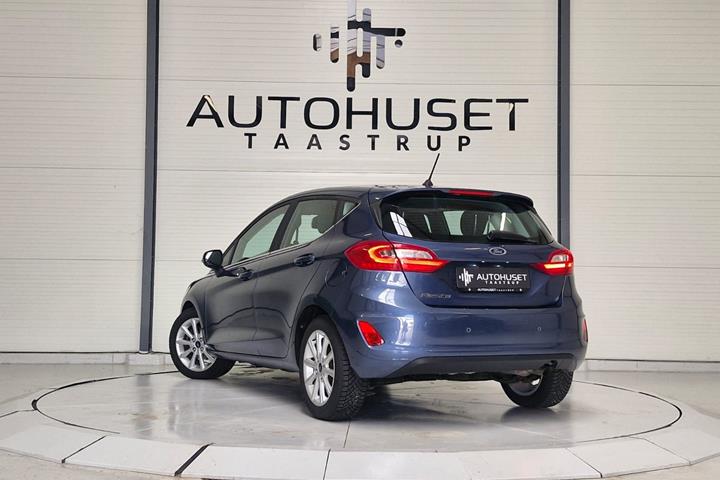 Blå Ford Fiesta fra 2018