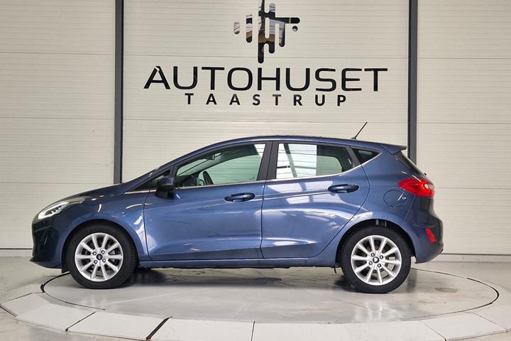 Blå Ford Fiesta fra 2018