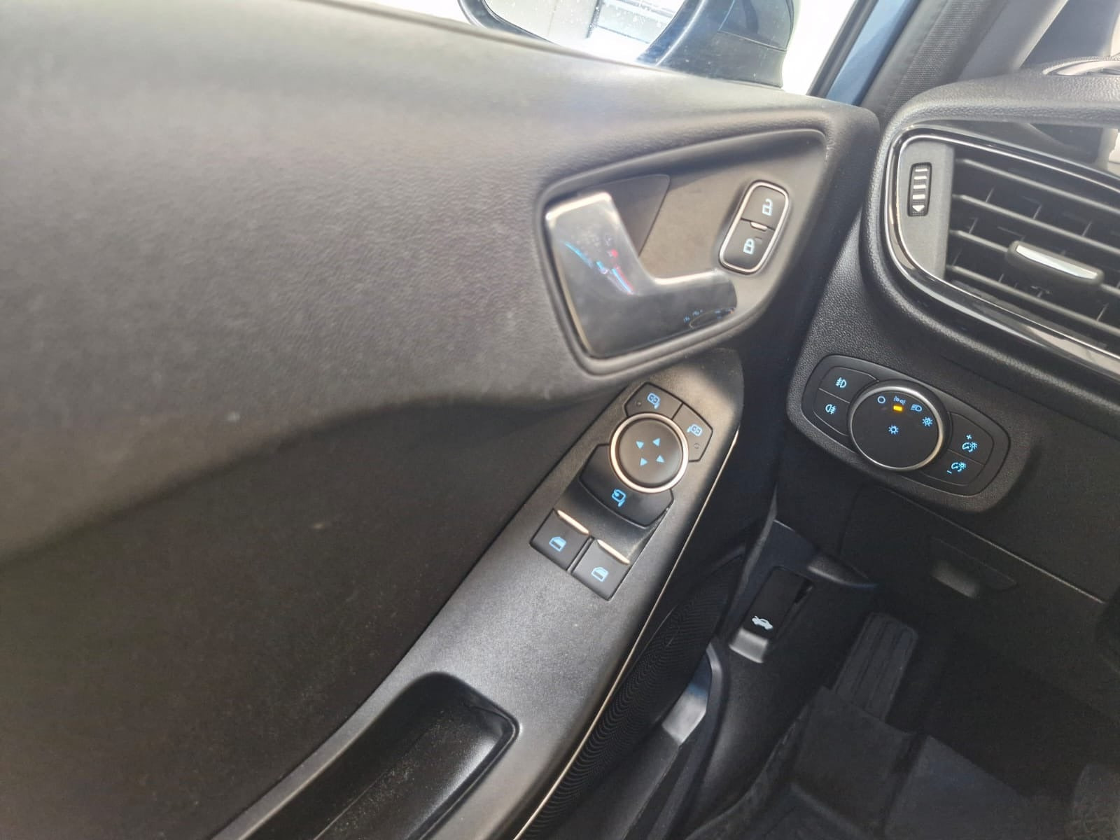 Blå Ford Fiesta fra 2018