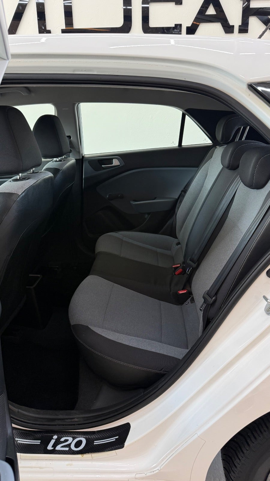 Hvid Hyundai i20 fra 2015