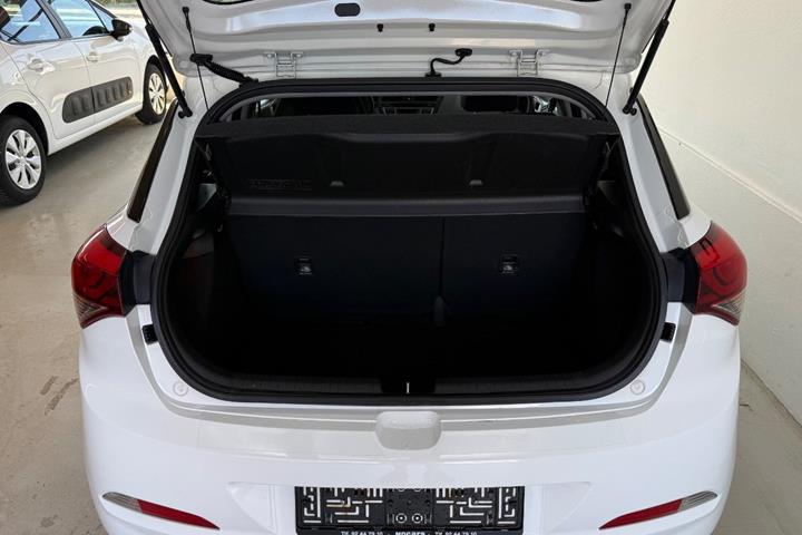 Hvid Hyundai i20 fra 2015