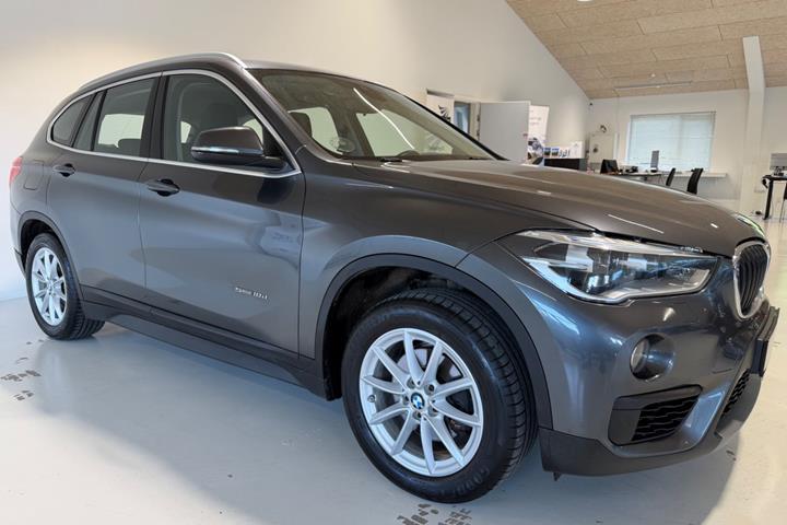 Grå BMW X1 fra 2016