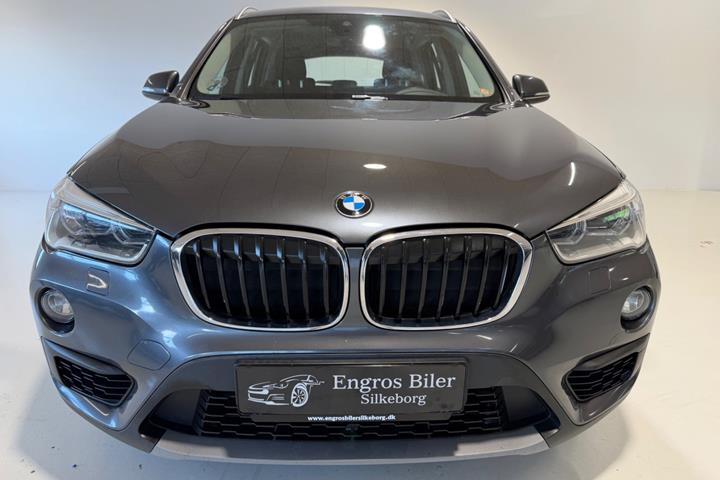 Grå BMW X1 fra 2016