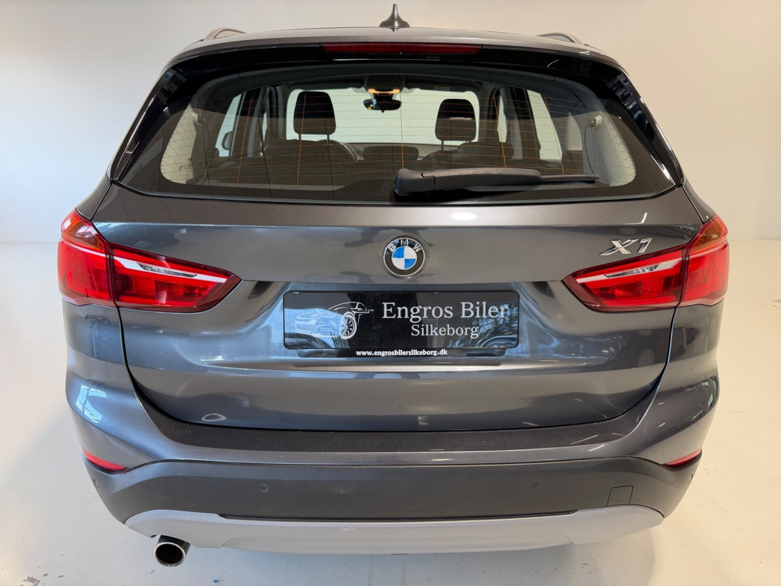 Grå BMW X1 fra 2016