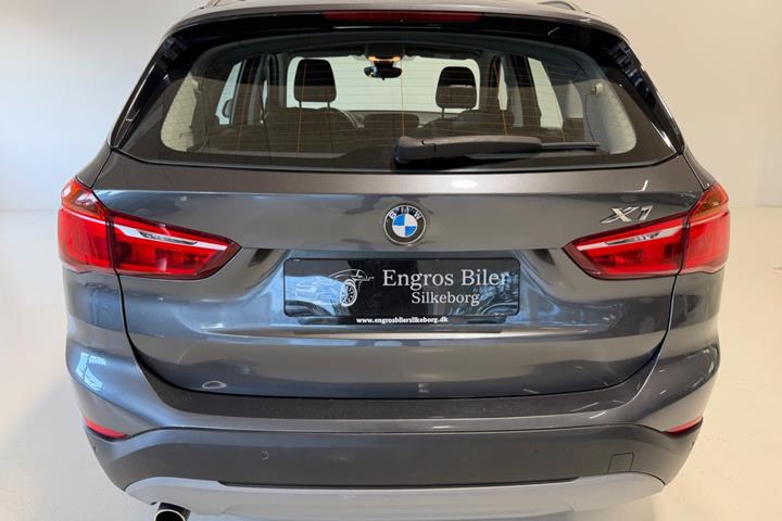 Grå BMW X1 fra 2016