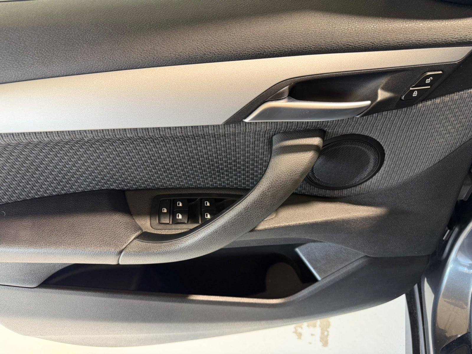 Grå BMW X1 fra 2016