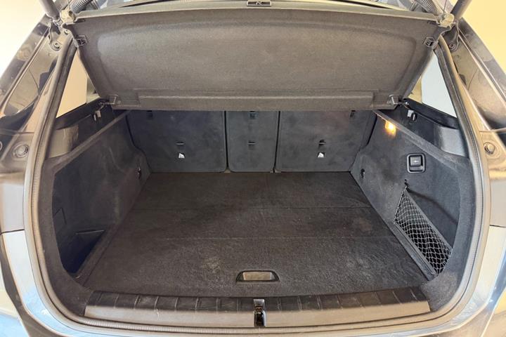 Grå BMW X1 fra 2016