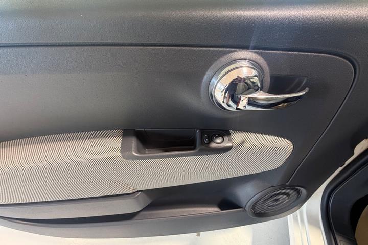 Hvid Fiat 500 fra 2011