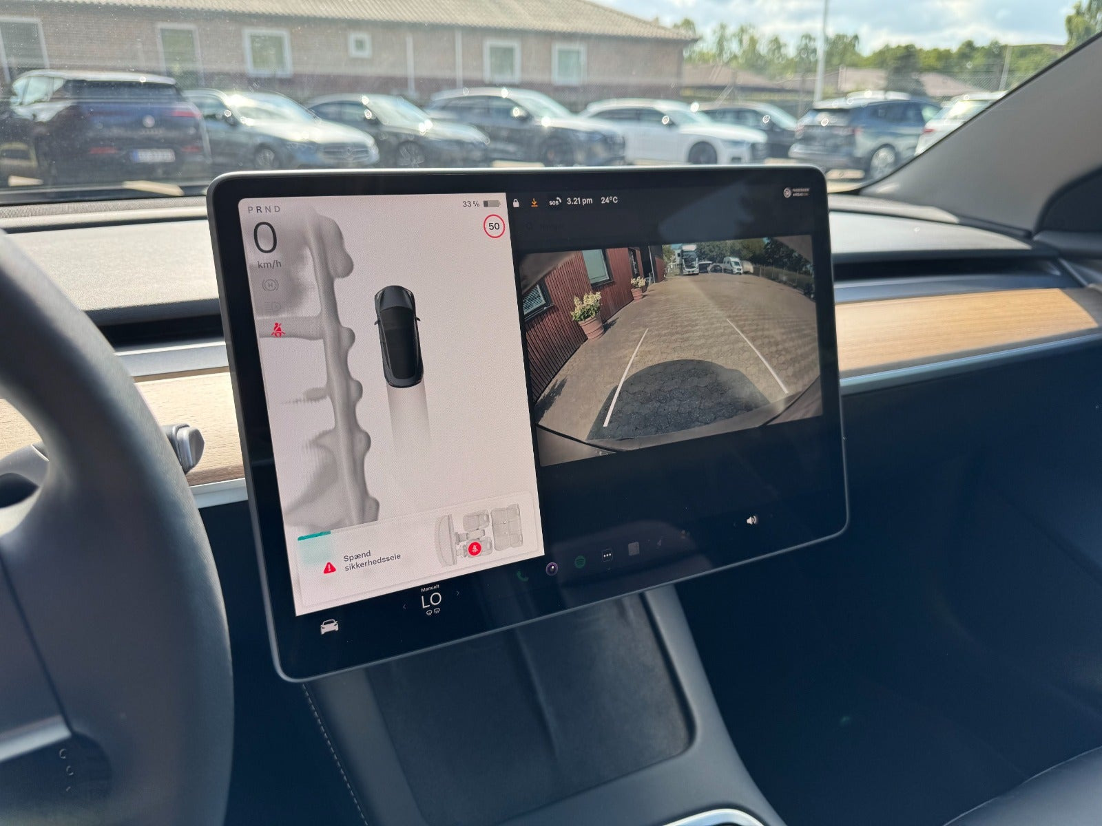 Grå Tesla Model 3 fra 2023