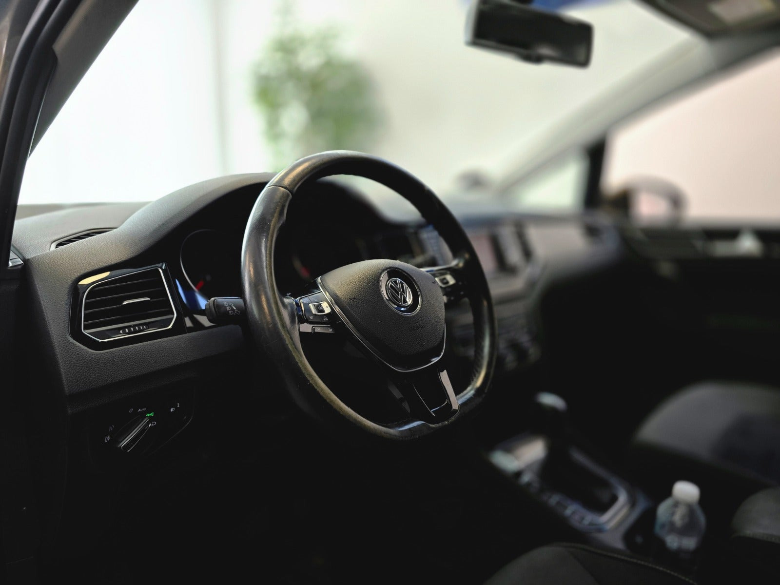 Gul VW Golf Sportsvan fra 2015