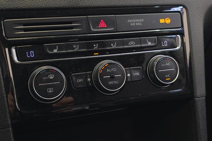 Gul VW Golf Sportsvan fra 2015