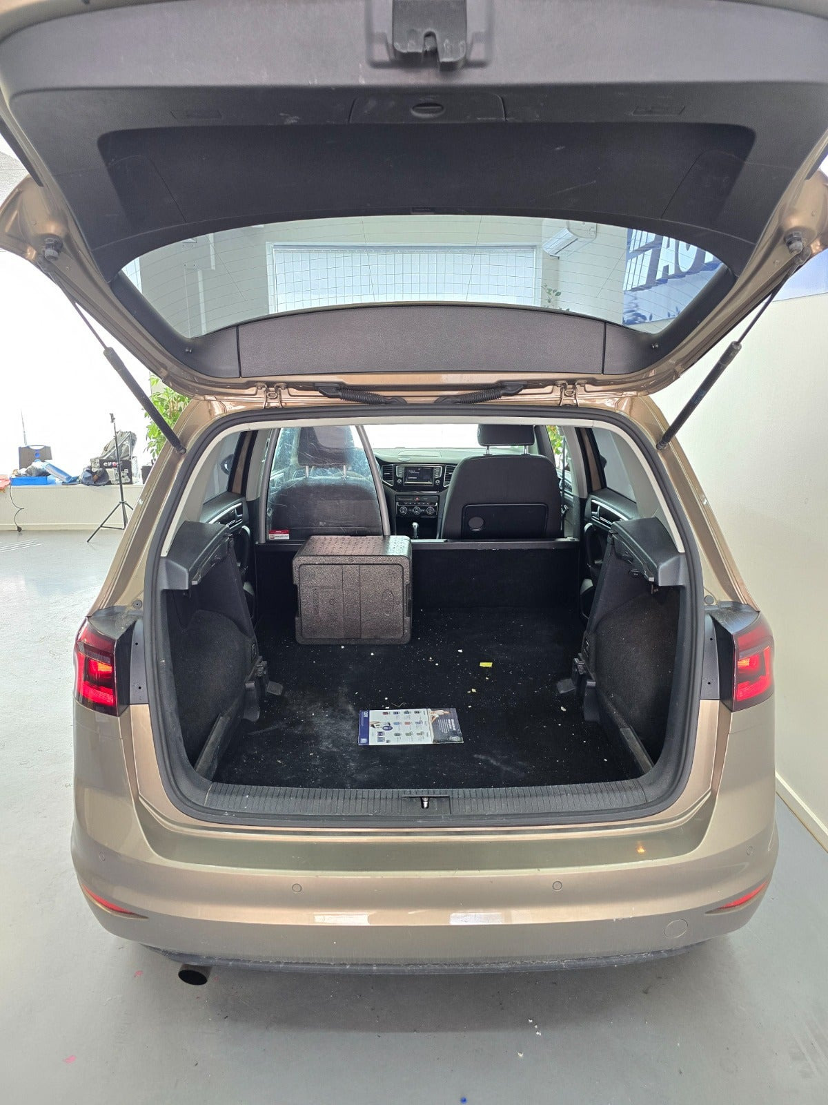 Gul VW Golf Sportsvan fra 2015