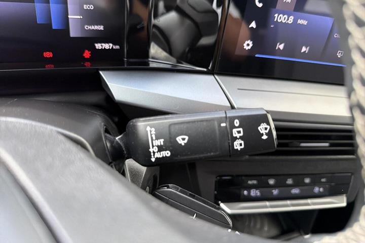 Grøn Opel Frontera fra 2025