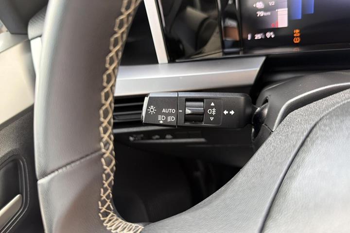 Grøn Opel Frontera fra 2025