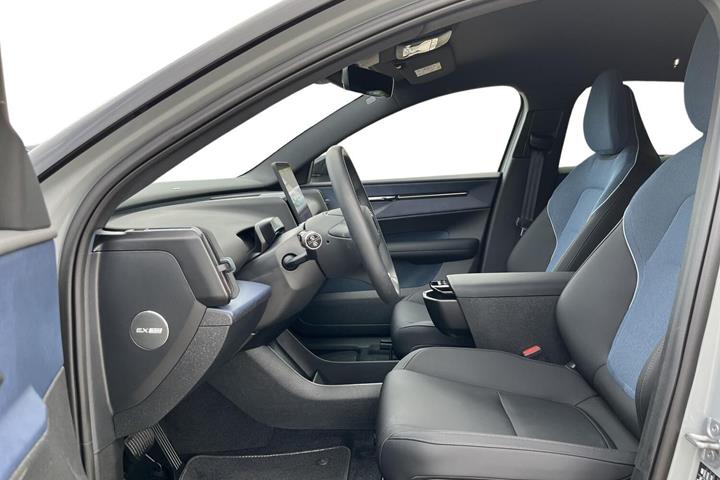 Grå Volvo EX30 fra 2024