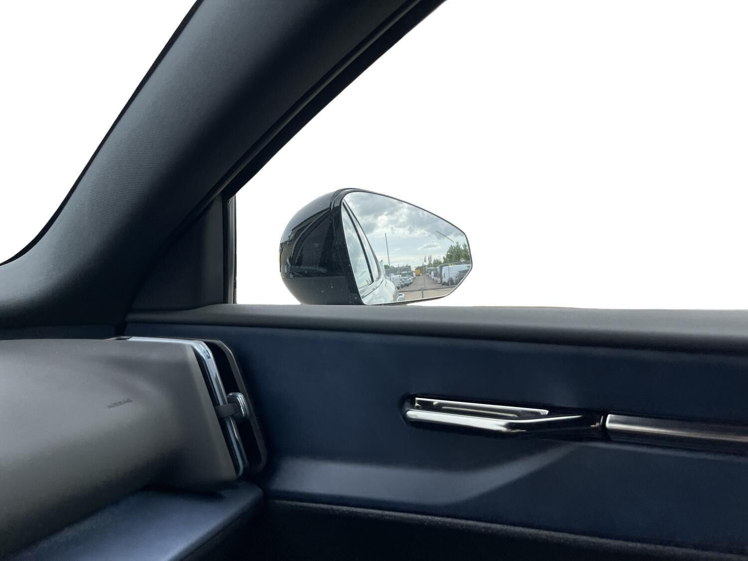 Grå Volvo EX30 fra 2024