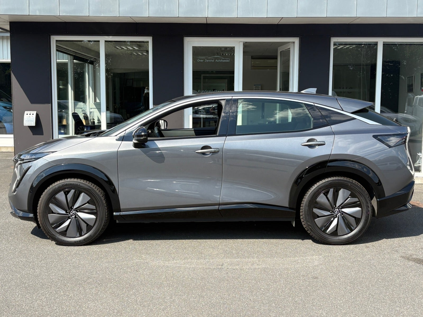 Sølv Nissan Ariya fra 2025