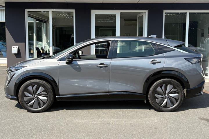 Sølv Nissan Ariya fra 2025